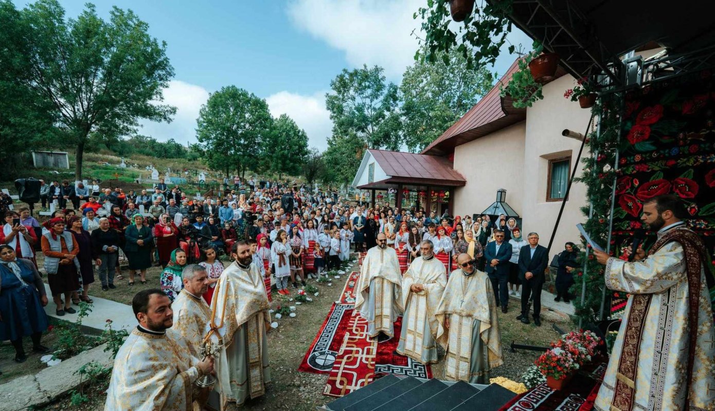 Resfințirea bisericii din Oprișești, Bacău 269610
