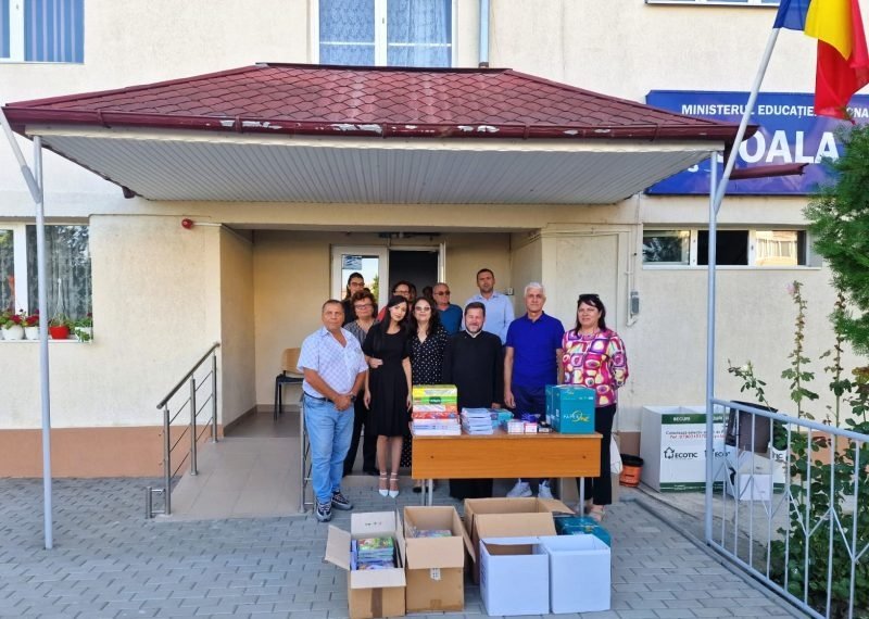 Peste 2.500 de școlari ajutați de Episcopia Slatinei și Romanaților 269867