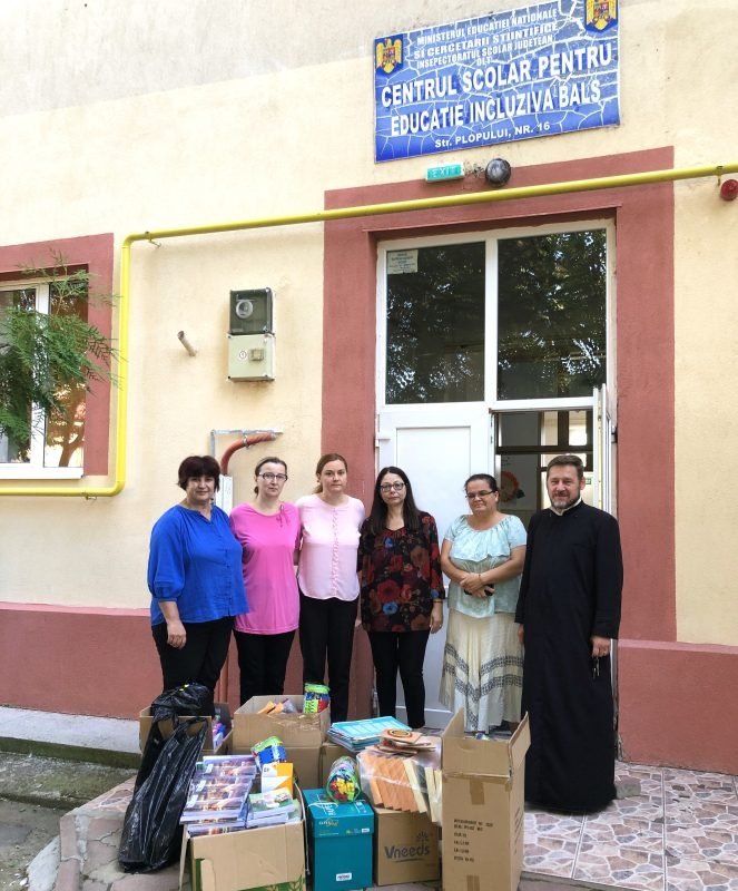 Peste 2.500 de școlari ajutați de Episcopia Slatinei și Romanaților 269869