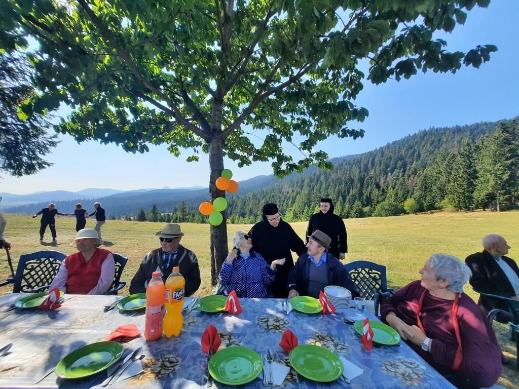 Beneficiarii Centrului „Cuvioasa Nazaria” au sărbătorit Ziua Internațională a Persoanelor Vârstnice  270260