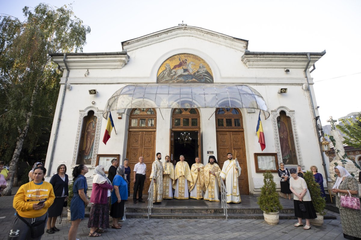 Bucuria prezenței Sfântului Gheorghe într-o parohie bucureșteană 270192