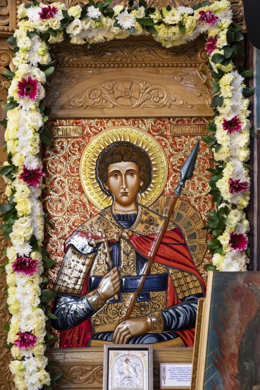 Bucuria prezenței Sfântului Gheorghe într-o parohie bucureșteană 270236