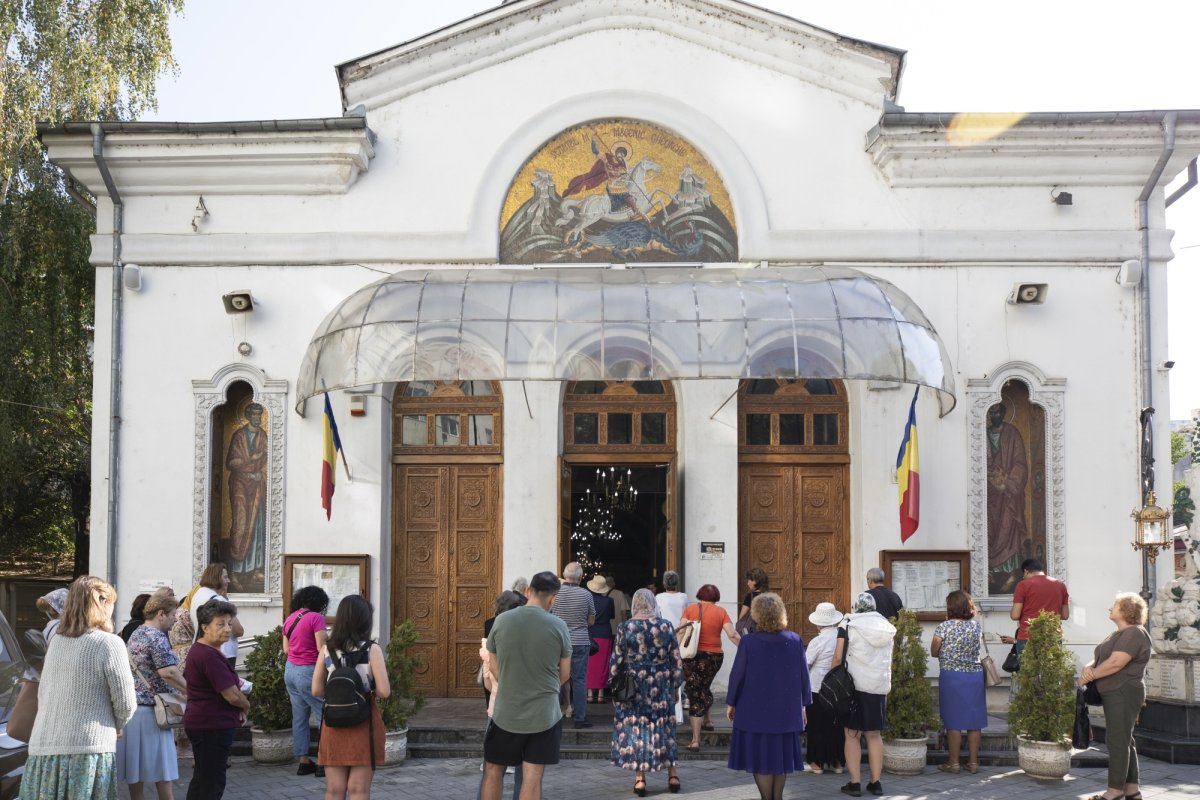 Bucuria prezenței Sfântului Gheorghe într-o parohie bucureșteană 270237