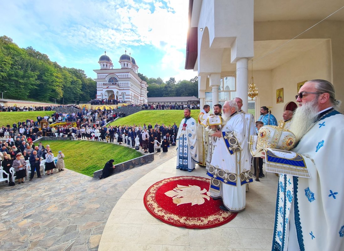 Hramul Mănăstirii „Acoperământul Maicii Domnului” de la Florești 270285