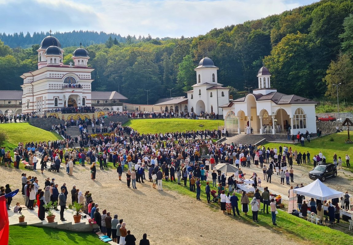 Hramul Mănăstirii „Acoperământul Maicii Domnului” de la Florești 270286