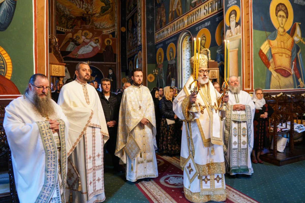 Popas de rugăciune la mănăstirea de pe Transfăgărășan 270306