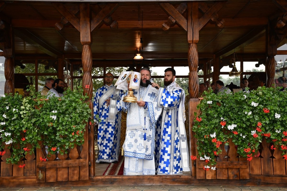 Sărbătoarea „Acoperământul Maicii Domnului” în Episcopia Caransebeșului 270400