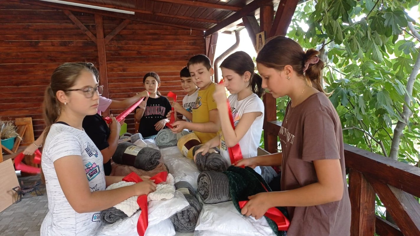 Daruri pentru bătrânii de la centrul Parohiei Precupeții Vechi din București 270579