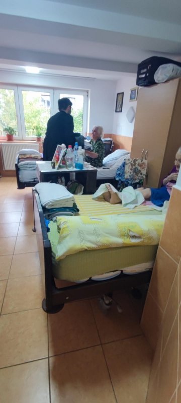 Daruri pentru bătrânii de la centrul Parohiei Precupeții Vechi din București 270580