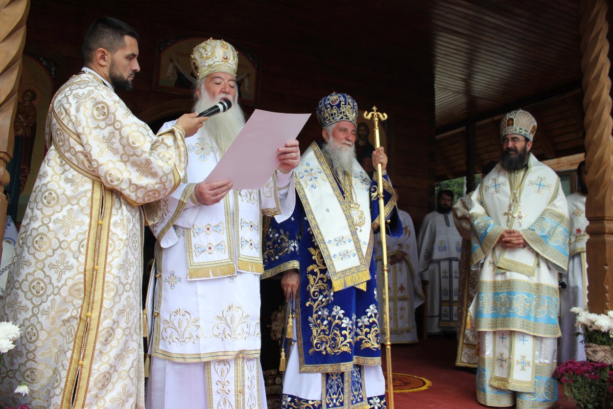 Sfinţire de biserică la mănăstirea din Poiana Frumoasă-Tismana 270573