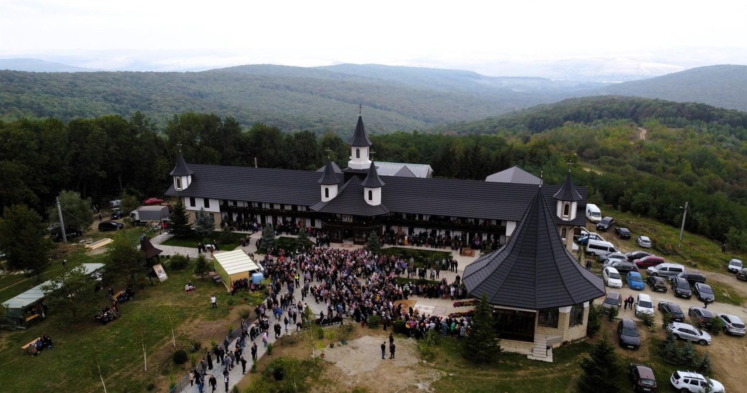 Sfințirea paraclisului Mănăstirii Mălinești, Vaslui 270546