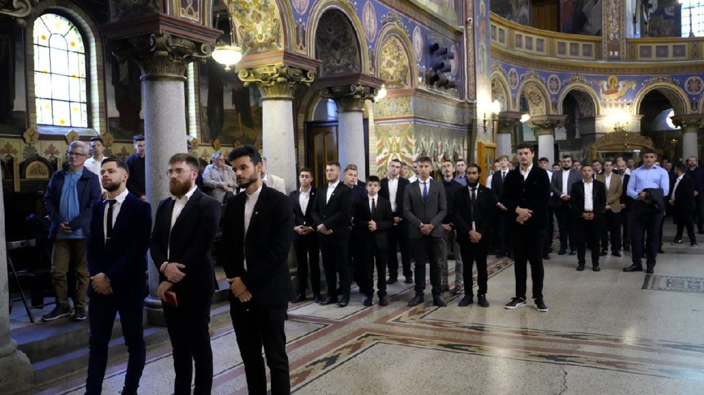 Studenții din Sibiu, binecuvântați de Înaltpreasfințitul Părinte Laurențiu 270588