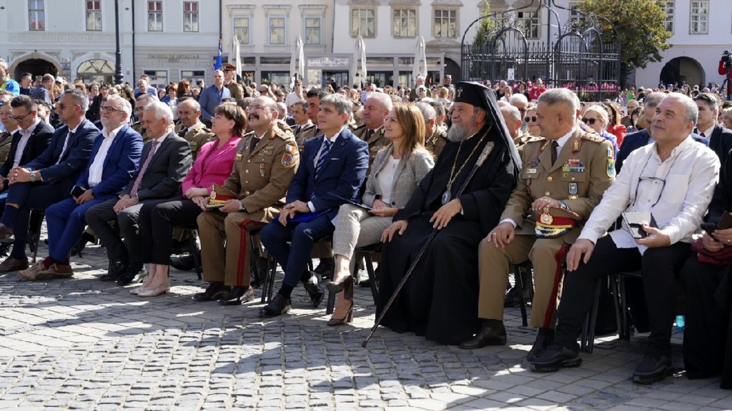 Studenții din Sibiu, binecuvântați de Înaltpreasfințitul Părinte Laurențiu 270595