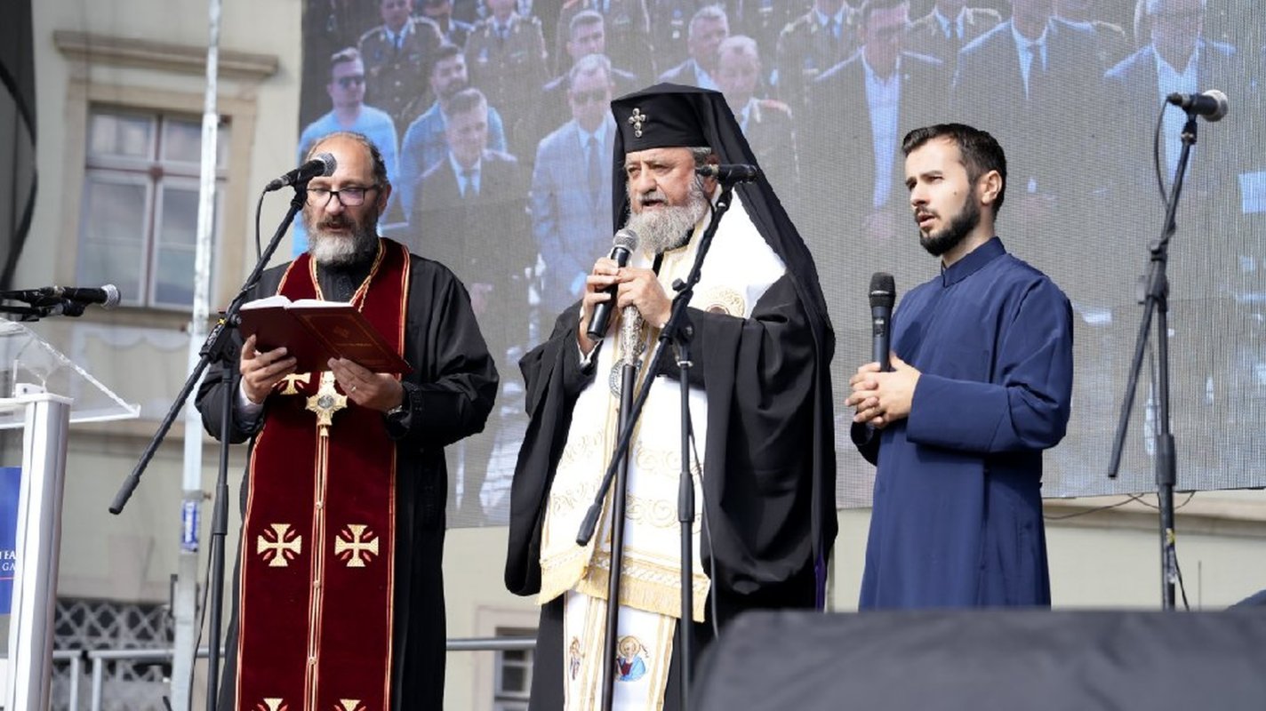 Studenții din Sibiu, binecuvântați de Înaltpreasfințitul Părinte Laurențiu 270597