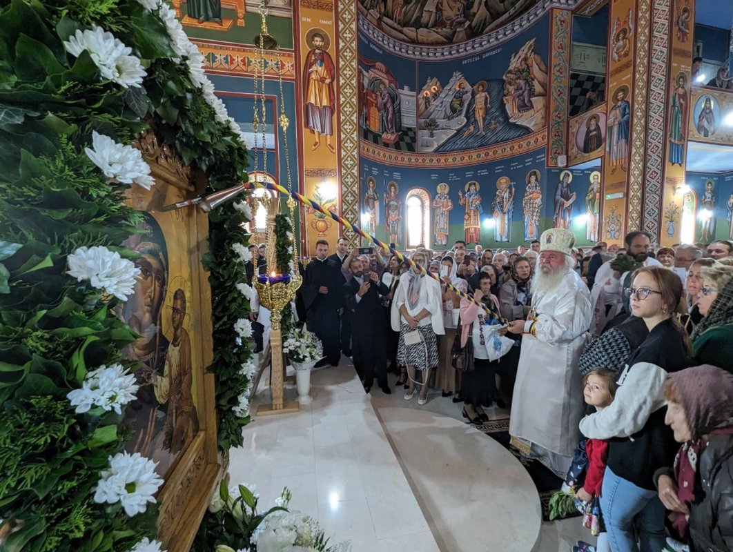 Târnosirea bisericii din Parohia Tomnatic, județul Timiș 270537