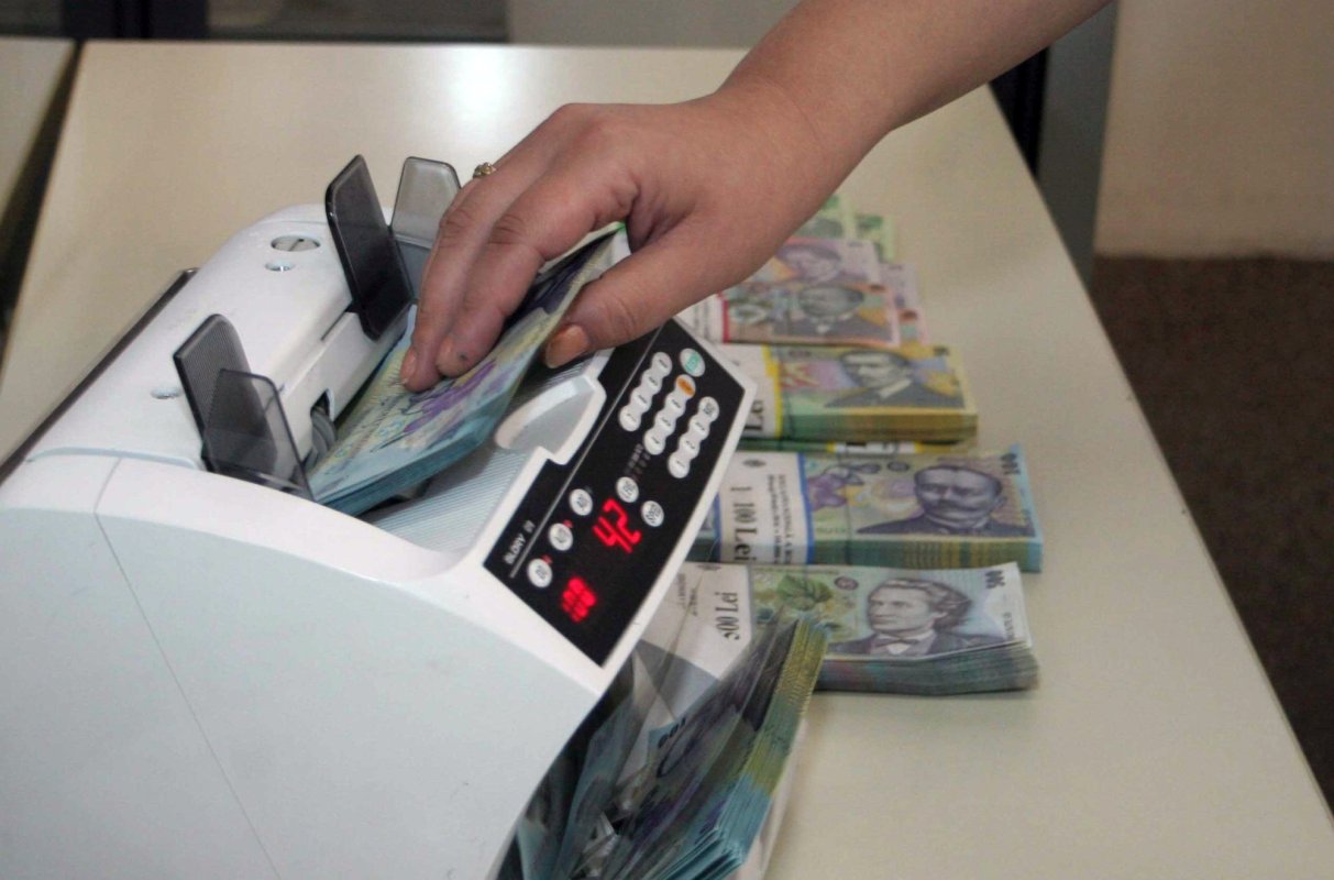 Analiștii recomandă prudență în accesarea creditelor  cu dobândă variabilă 270669