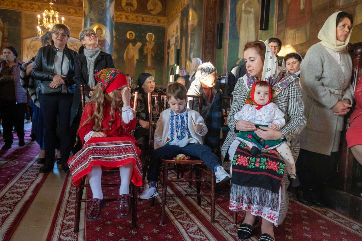 Biserica istorică din Manasia, ca o aripă de înger 270865