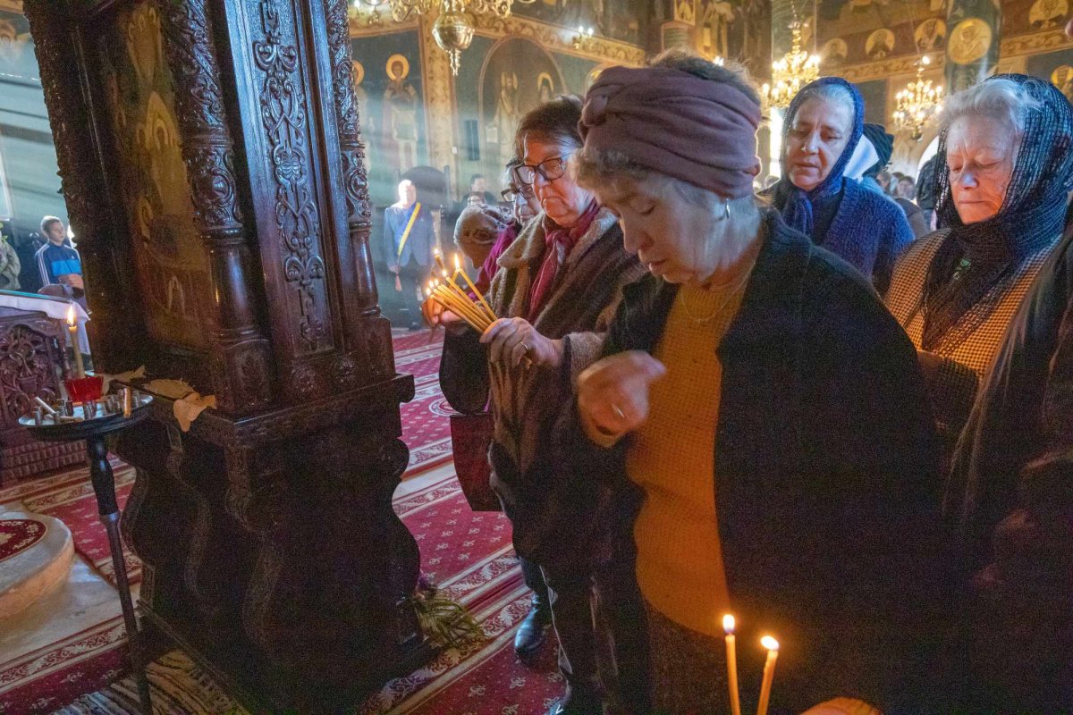 Biserica istorică din Manasia, ca o aripă de înger 270866