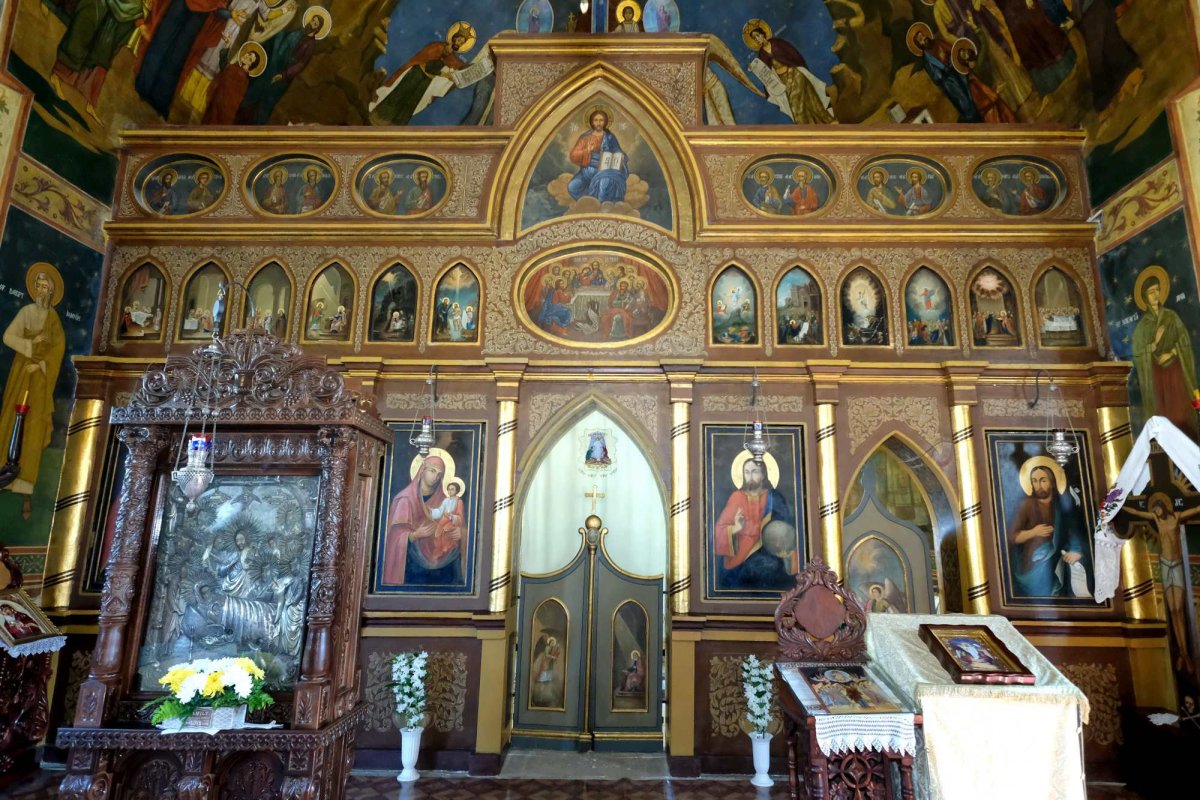 Biserica istorică din Manasia, ca o aripă de înger 270871