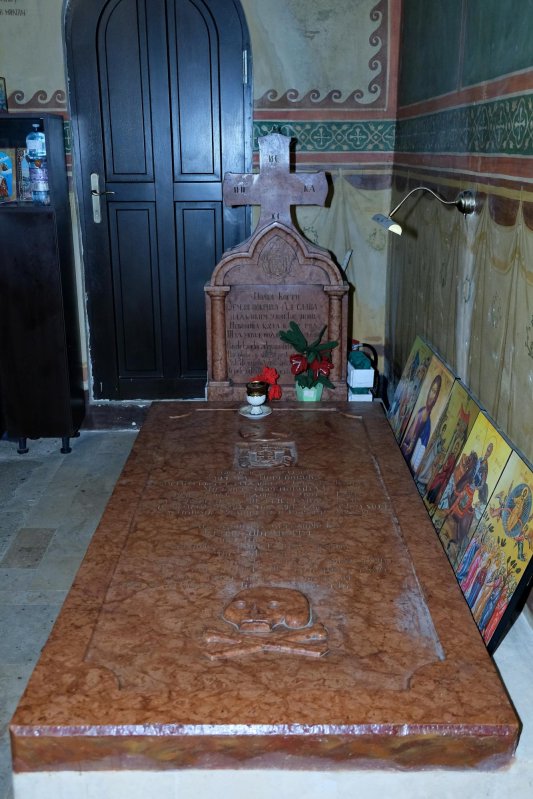 Biserica istorică din Manasia, ca o aripă de înger 270872