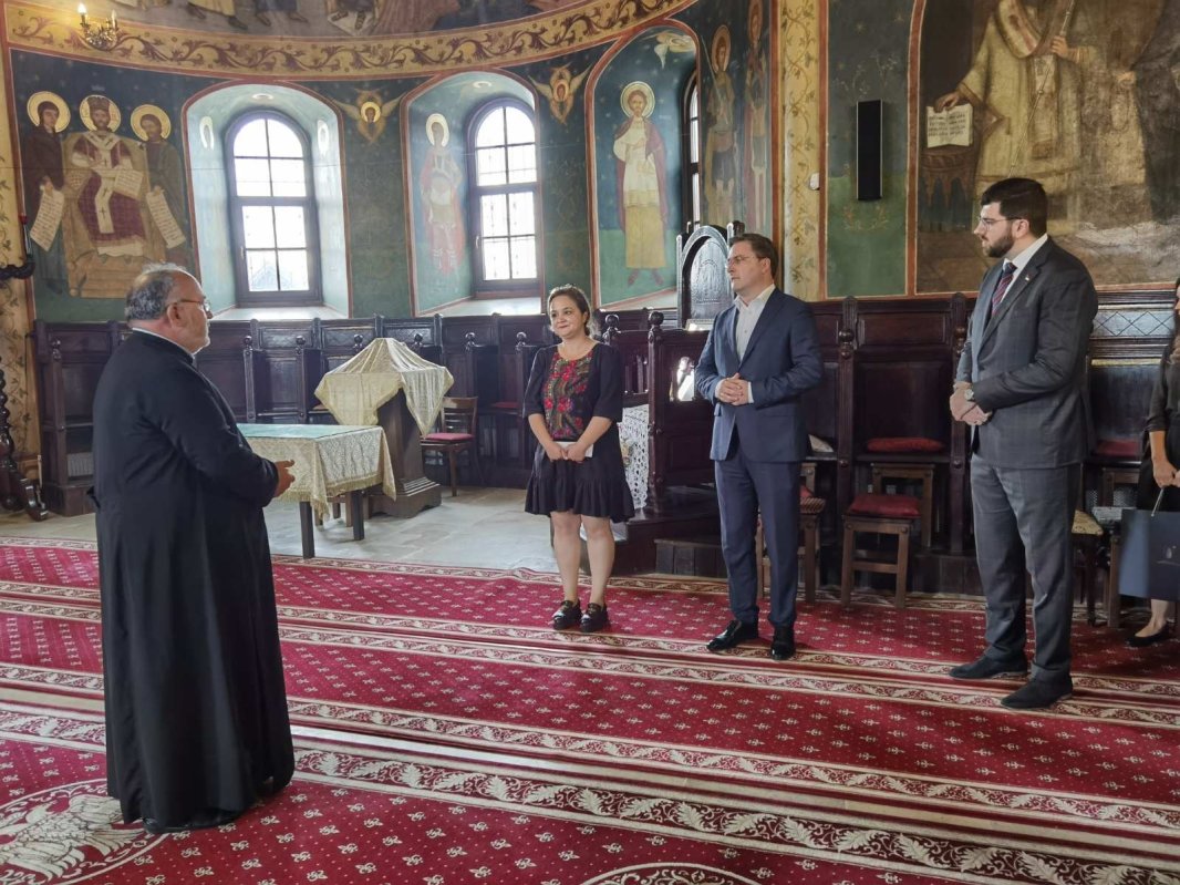 Biserica istorică din Manasia, ca o aripă de înger 270880