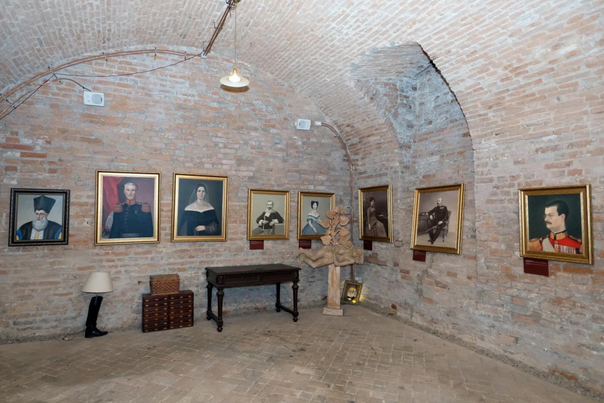 Biserica istorică din Manasia, ca o aripă de înger 270881