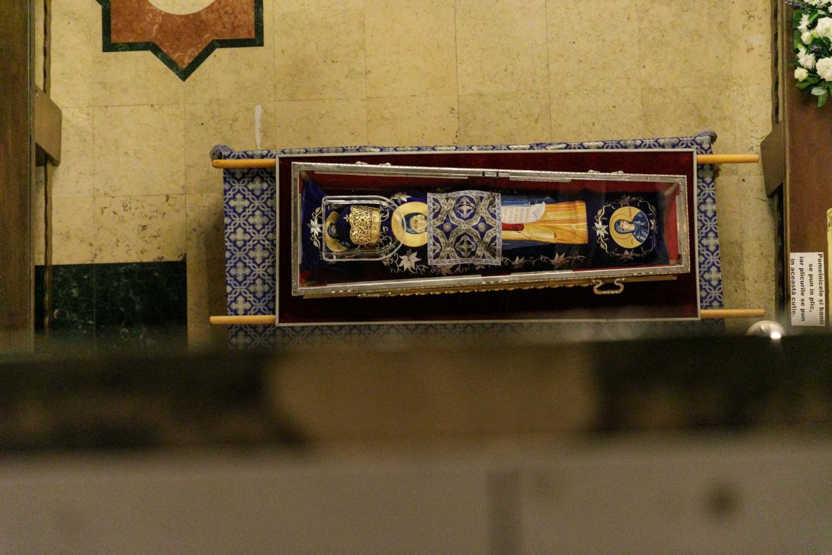 A început sărbătoarea Sfintei Parascheva de la Iași 271015