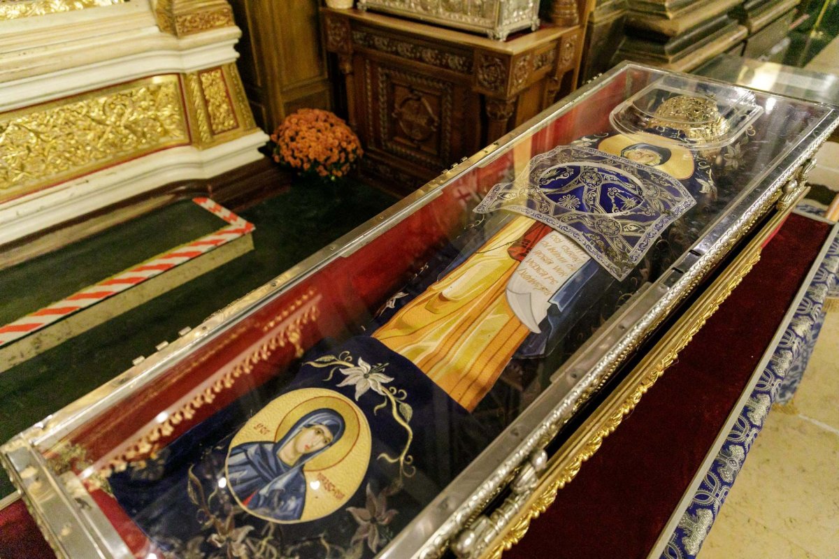 A început sărbătoarea Sfintei Parascheva de la Iași 271016