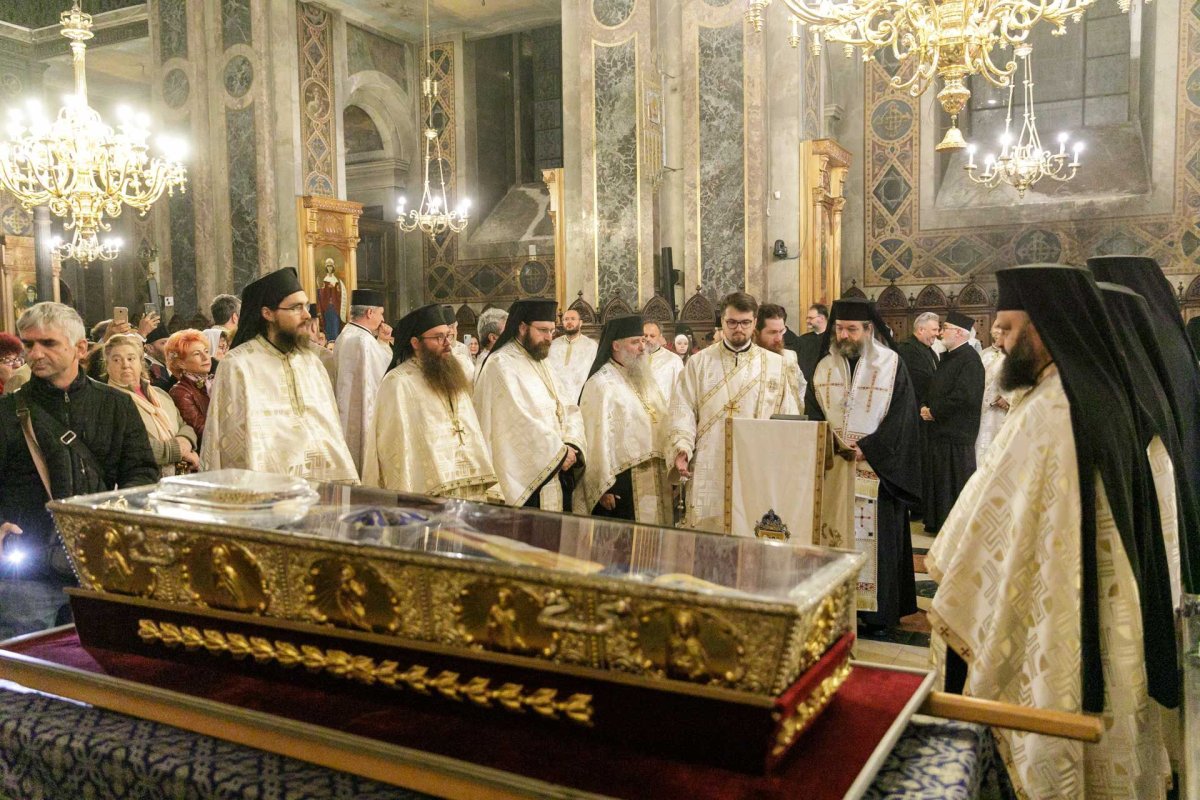 A început sărbătoarea Sfintei Parascheva de la Iași 271025