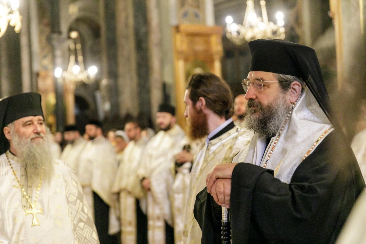 A început sărbătoarea Sfintei Parascheva de la Iași 271026