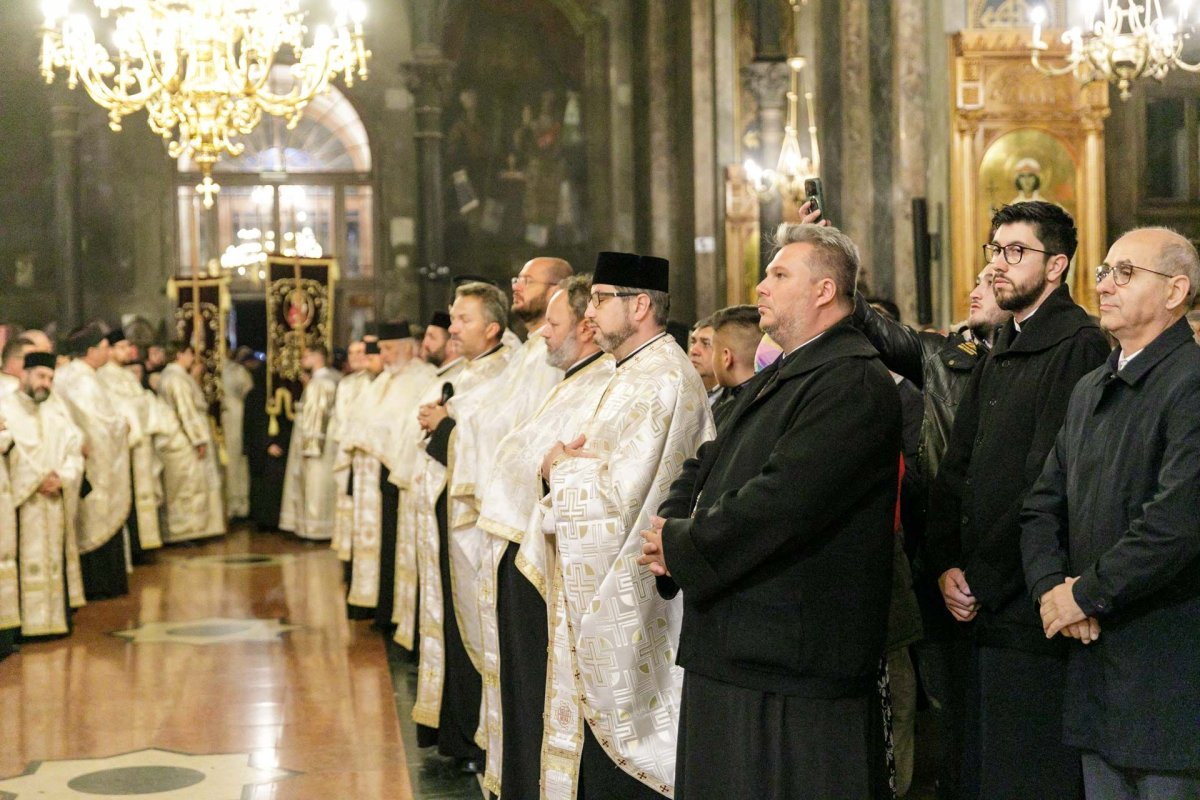 A început sărbătoarea Sfintei Parascheva de la Iași 271031