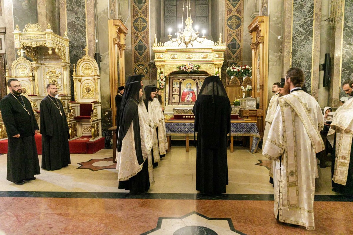 A început sărbătoarea Sfintei Parascheva de la Iași 271032