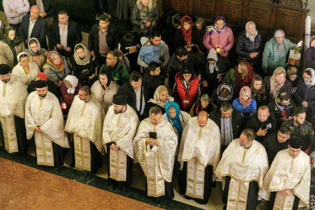 A început sărbătoarea Sfintei Parascheva de la Iași 271047