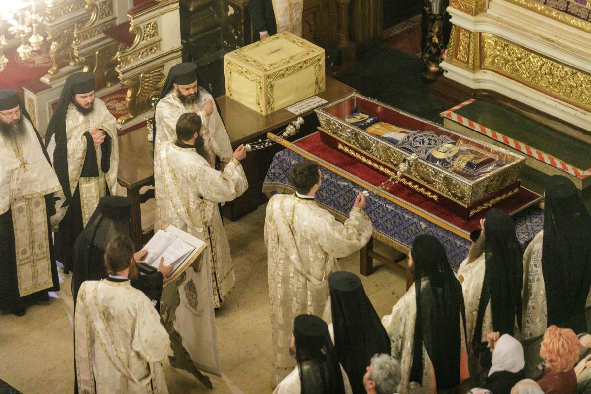 A început sărbătoarea Sfintei Parascheva de la Iași 271051