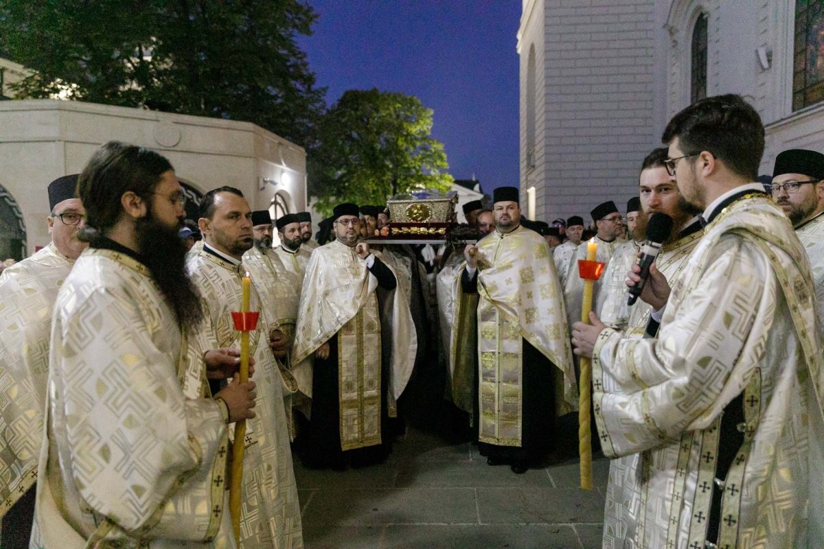 A început sărbătoarea Sfintei Parascheva de la Iași 271056