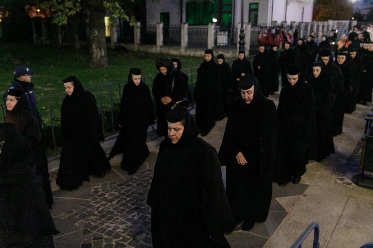 A început sărbătoarea Sfintei Parascheva de la Iași 271063