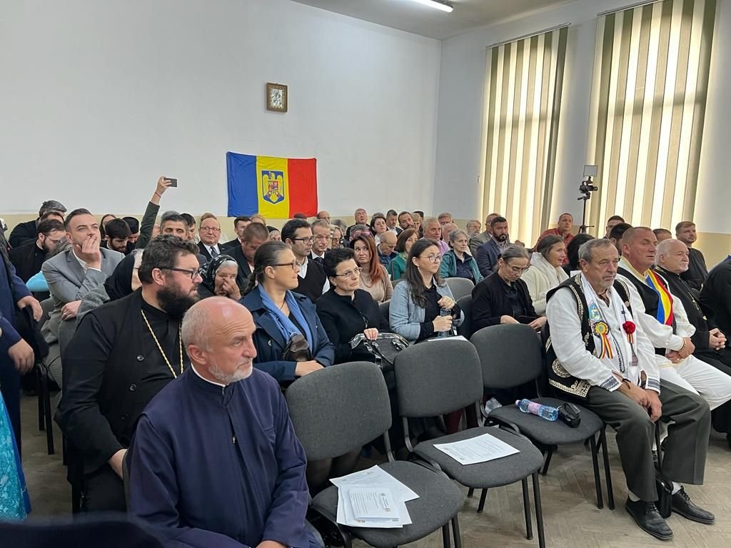 Binecuvântare pentru o frumoasă comemorare. Părintele Dumitru Stăniloae comemorat în satul natal 271149