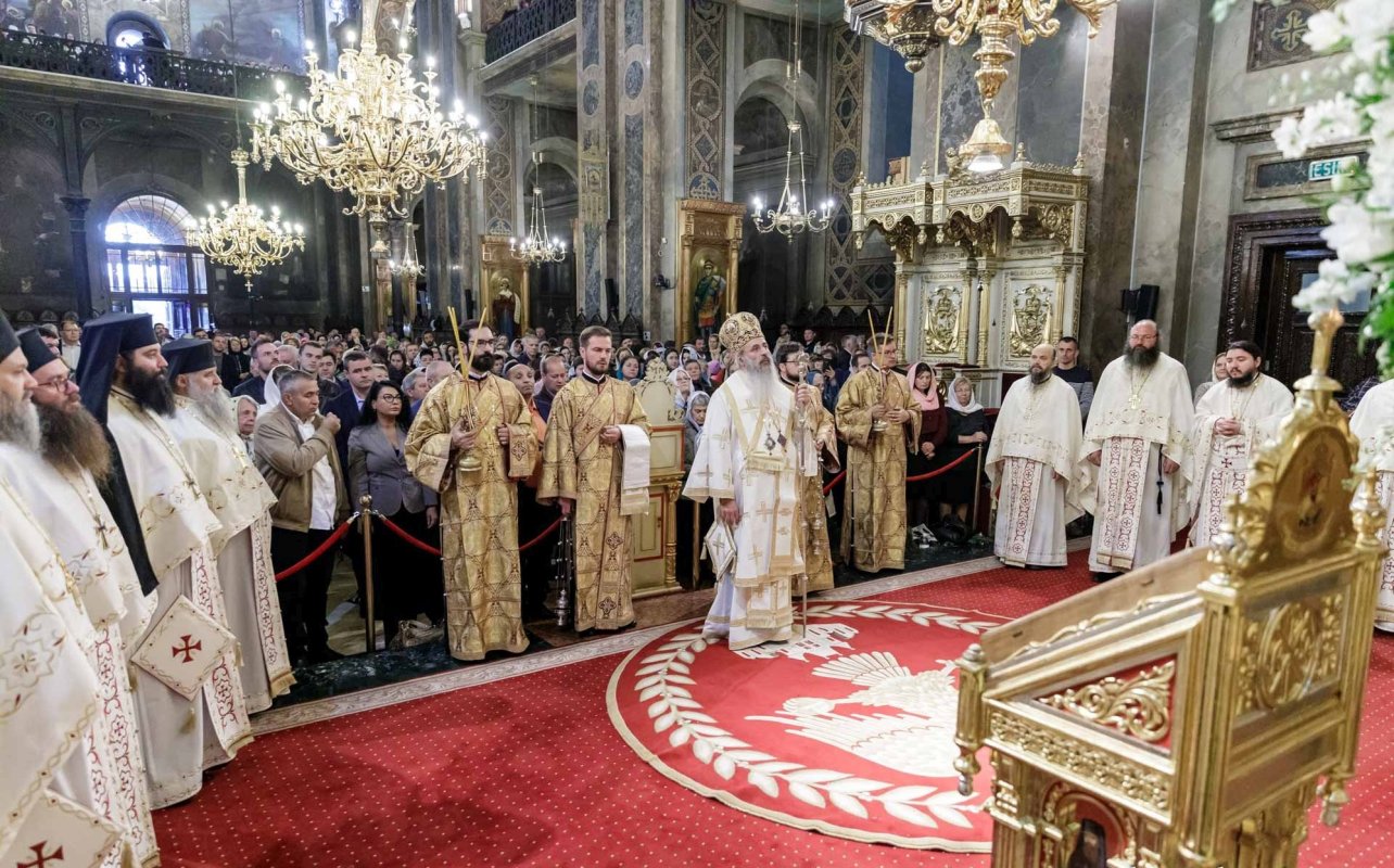 „Prin mijlocirea Sfintei Parascheva, să-L rugăm pe Dumnezeu să fie prezent în viața noastră” 271155