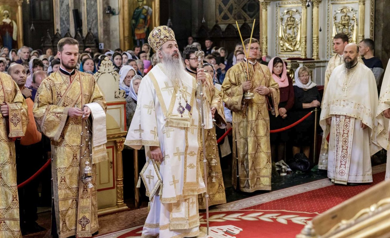 „Prin mijlocirea Sfintei Parascheva, să-L rugăm pe Dumnezeu să fie prezent în viața noastră” 271156