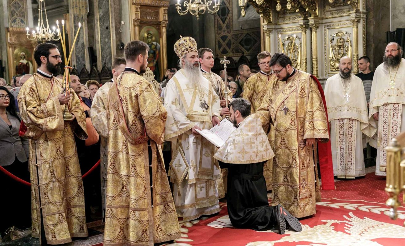 „Prin mijlocirea Sfintei Parascheva, să-L rugăm pe Dumnezeu să fie prezent în viața noastră” 271158