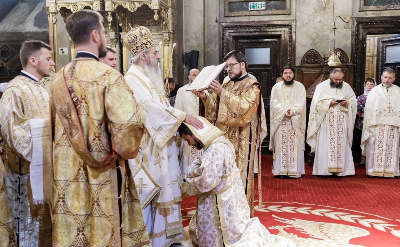 „Prin mijlocirea Sfintei Parascheva, să-L rugăm pe Dumnezeu să fie prezent în viața noastră” 271159