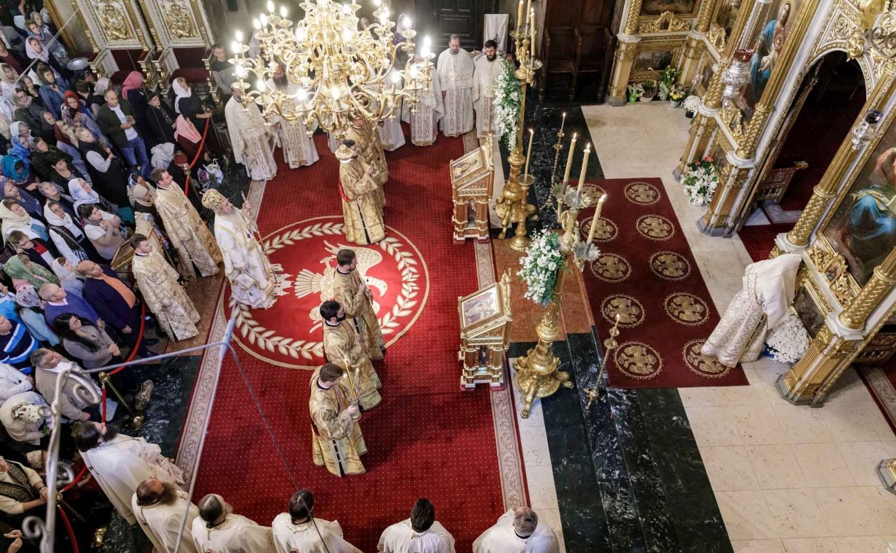 „Prin mijlocirea Sfintei Parascheva, să-L rugăm pe Dumnezeu să fie prezent în viața noastră” 271160