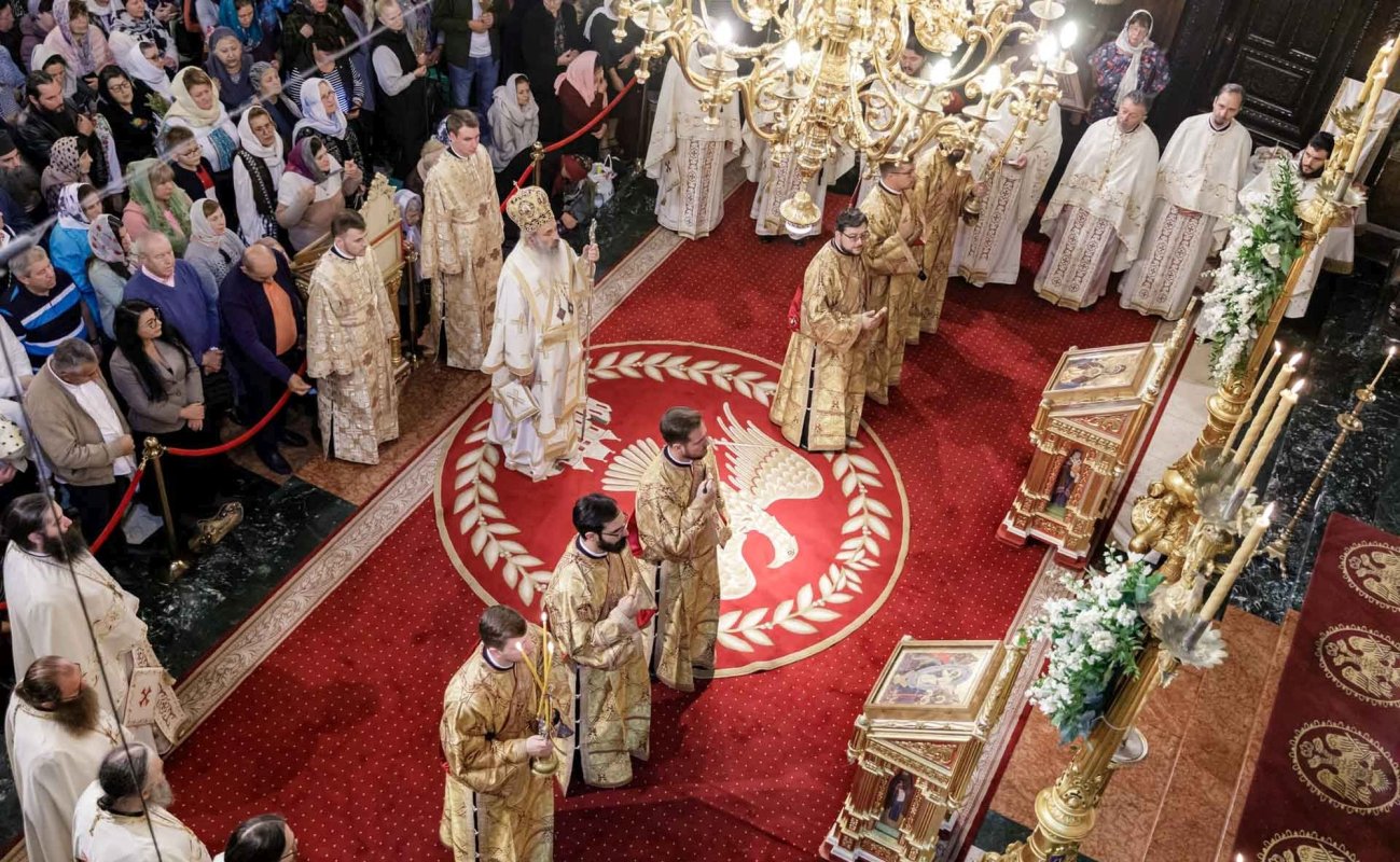 „Prin mijlocirea Sfintei Parascheva, să-L rugăm pe Dumnezeu să fie prezent în viața noastră” 271161