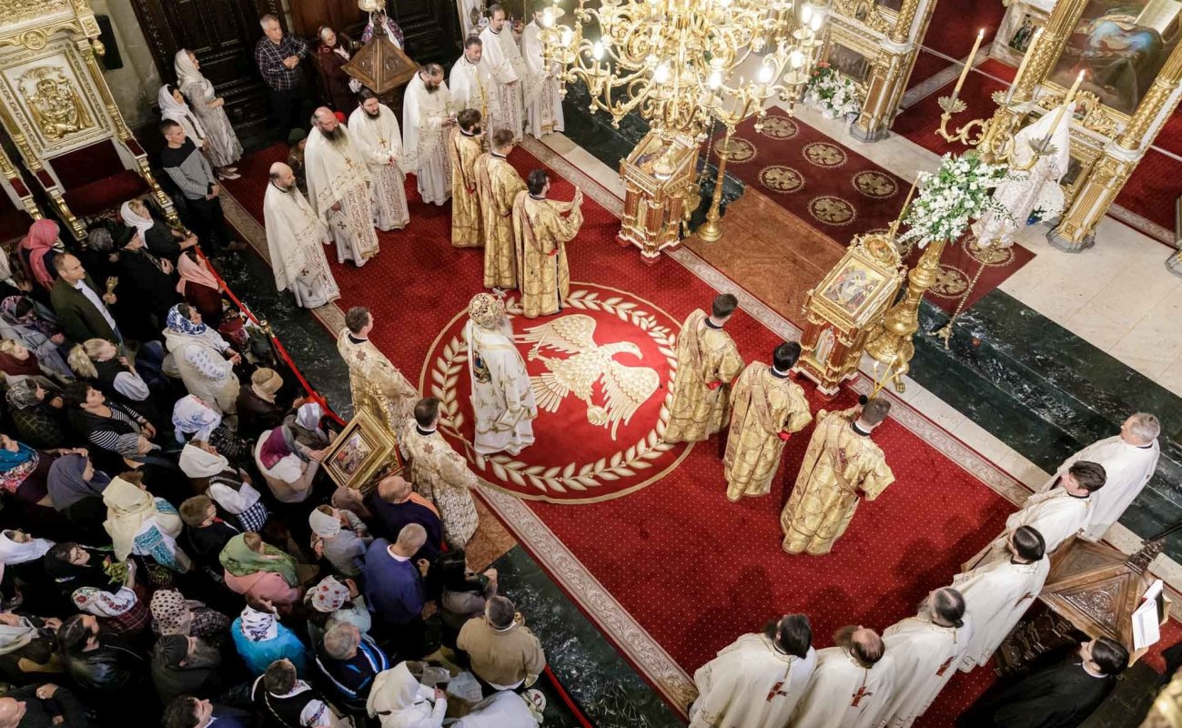 „Prin mijlocirea Sfintei Parascheva, să-L rugăm pe Dumnezeu să fie prezent în viața noastră” 271162