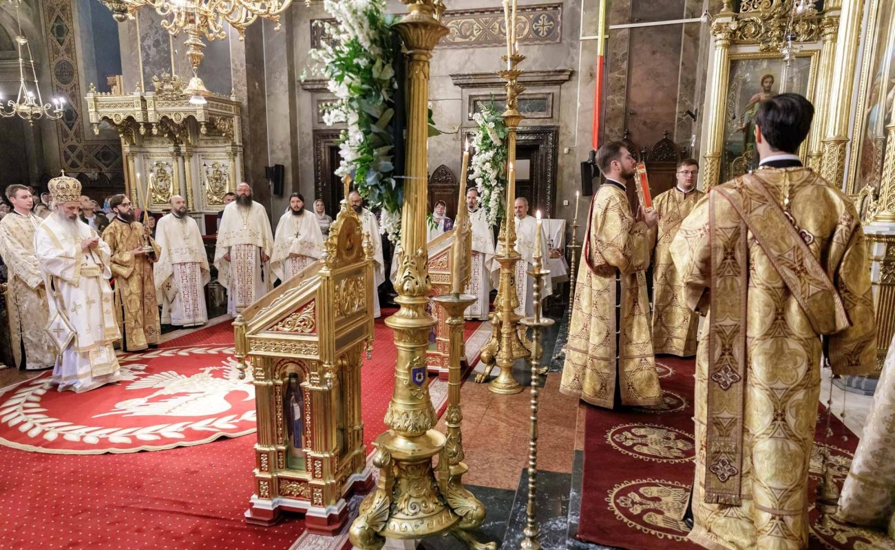 „Prin mijlocirea Sfintei Parascheva, să-L rugăm pe Dumnezeu să fie prezent în viața noastră” 271165