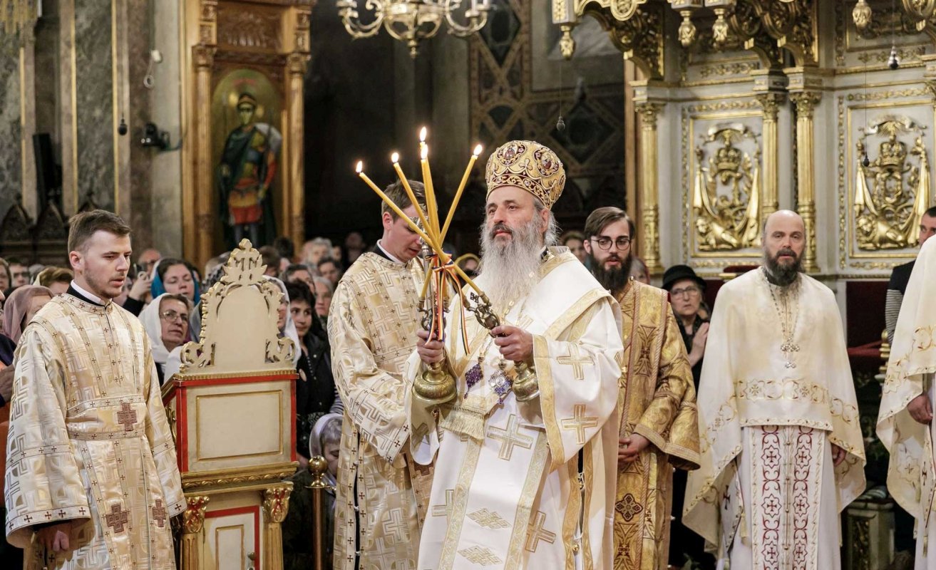 „Prin mijlocirea Sfintei Parascheva, să-L rugăm pe Dumnezeu să fie prezent în viața noastră” 271166