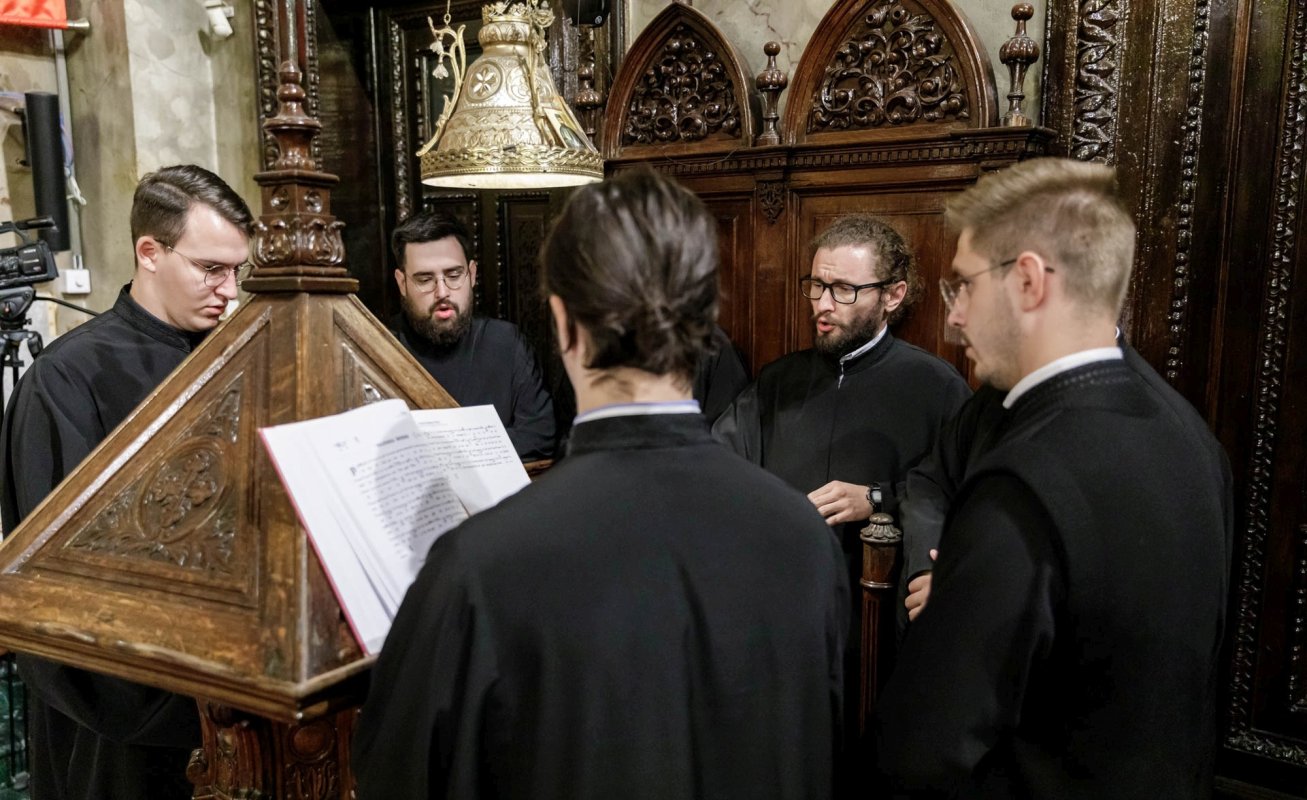 „Prin mijlocirea Sfintei Parascheva, să-L rugăm pe Dumnezeu să fie prezent în viața noastră” 271167