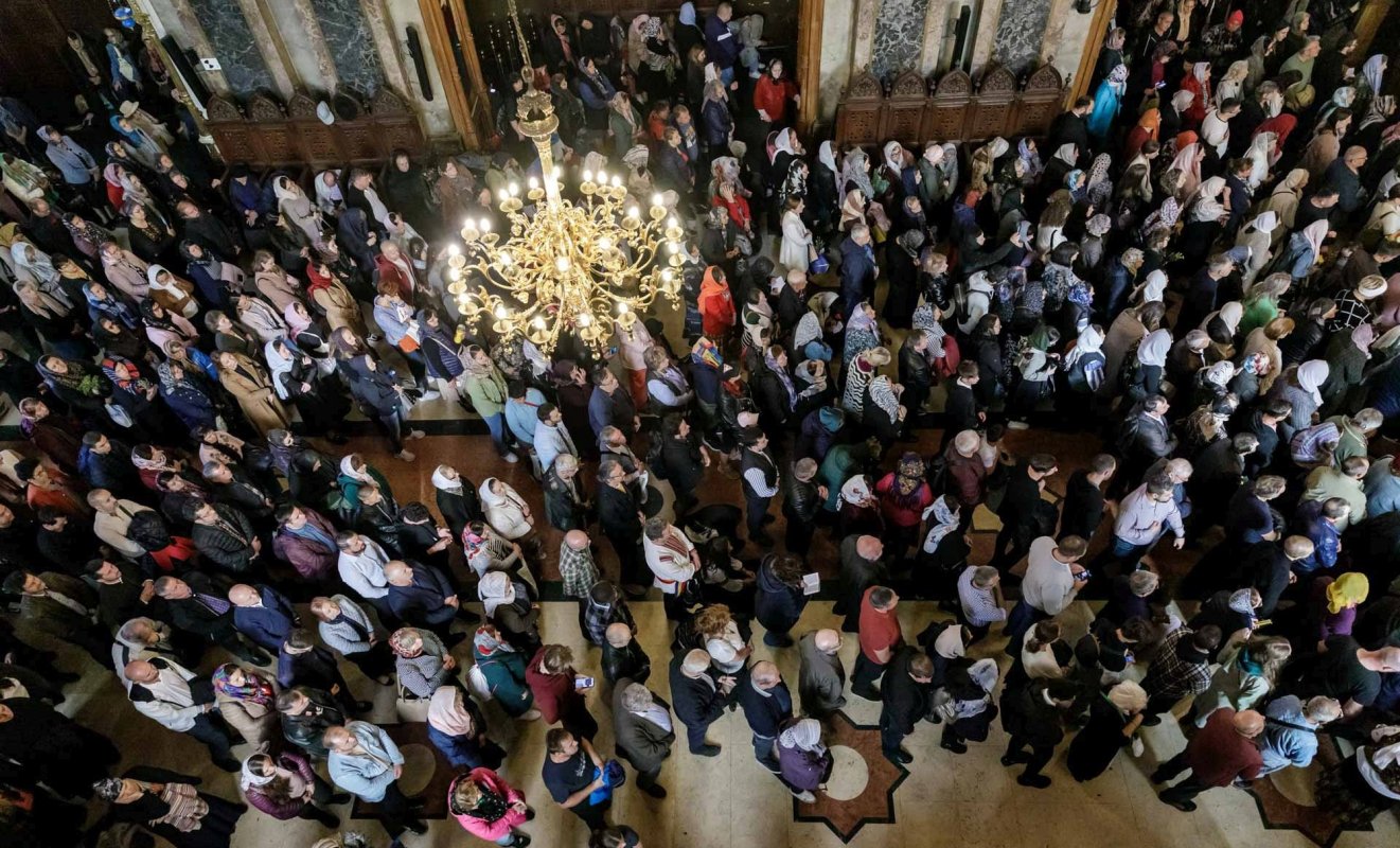 „Prin mijlocirea Sfintei Parascheva, să-L rugăm pe Dumnezeu să fie prezent în viața noastră” 271175