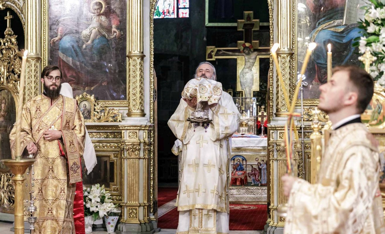 „Prin mijlocirea Sfintei Parascheva, să-L rugăm pe Dumnezeu să fie prezent în viața noastră” 271177