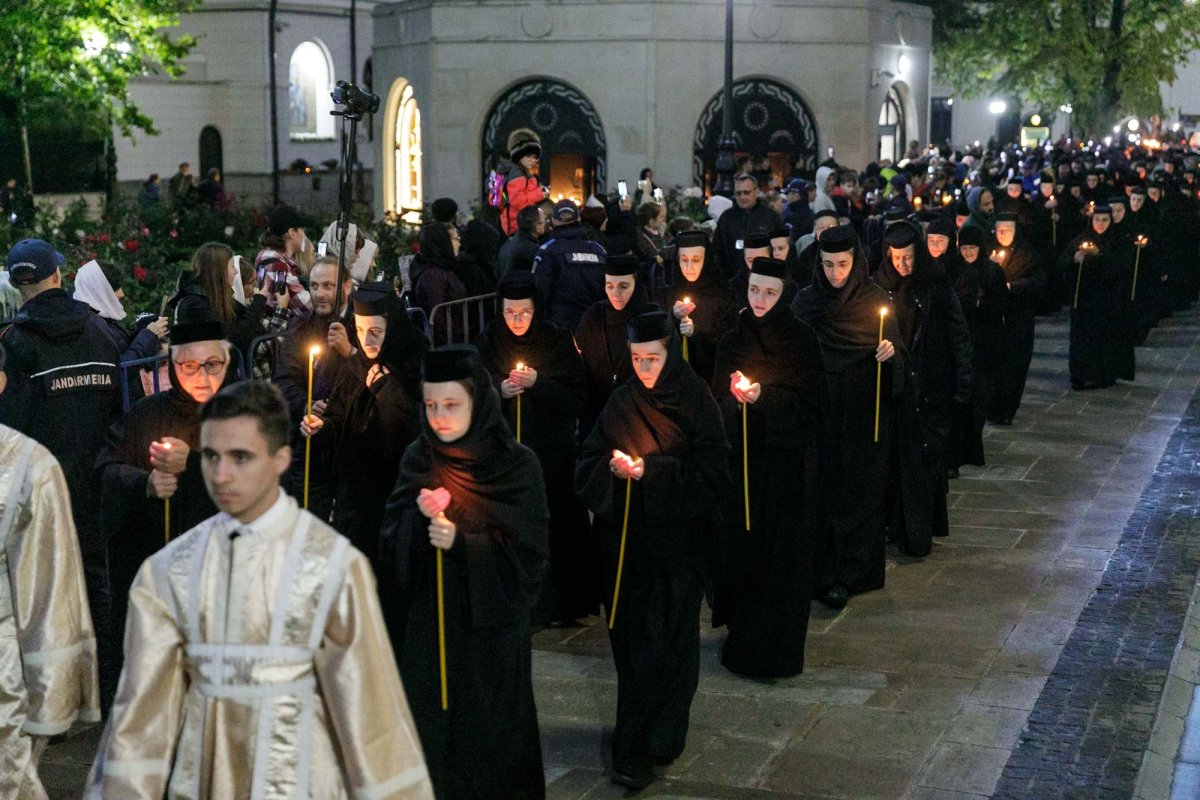 20.000 de pelerini în rugăciune, la Iași, pe „Calea Sfinților” 271376